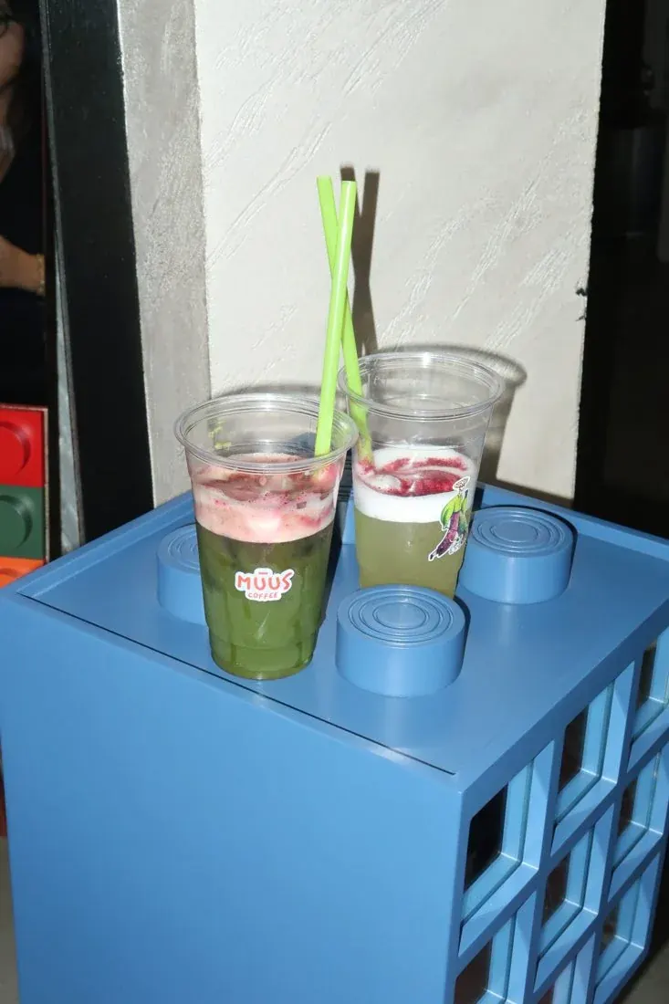 Çilekli ve klasik matcha bardakları